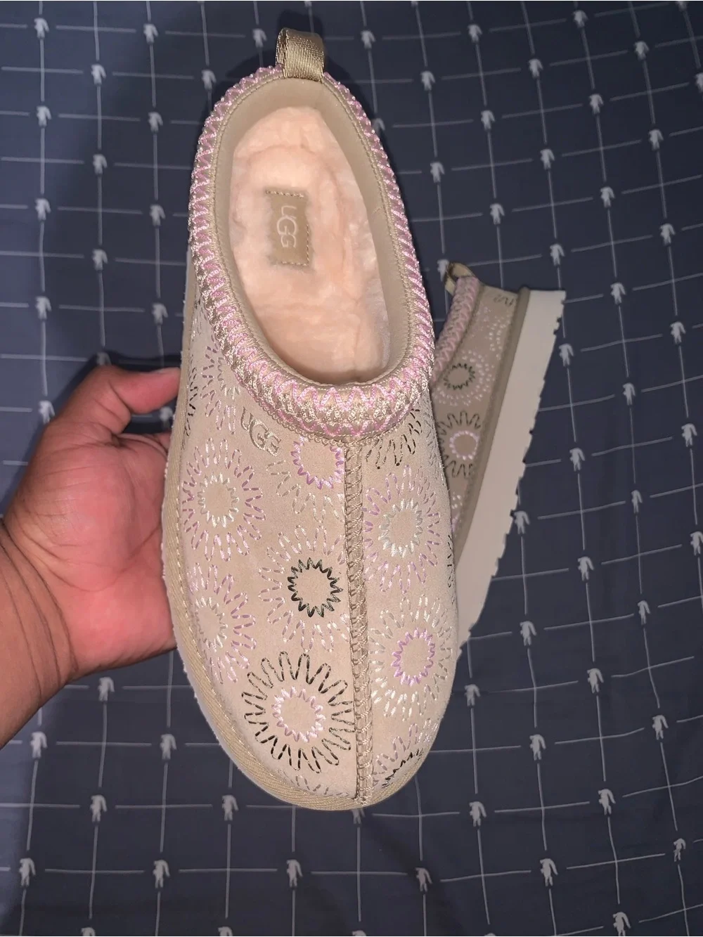 UGG Kids' Tazz Sun Stitch Slippers Mustard Seed Size: 6 Kids /7.5 Women